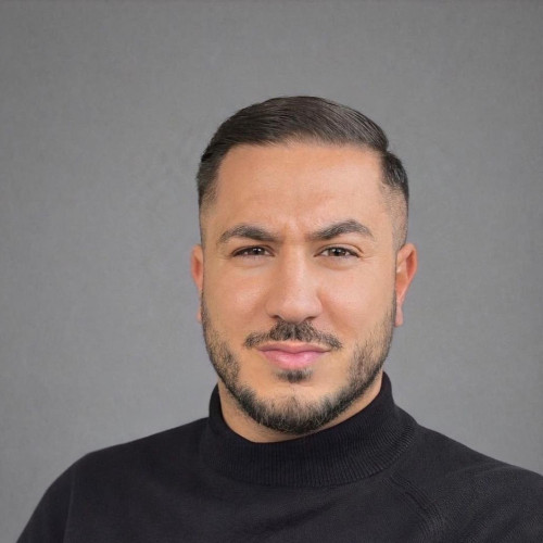 Beraterbild Deniz Aksancak